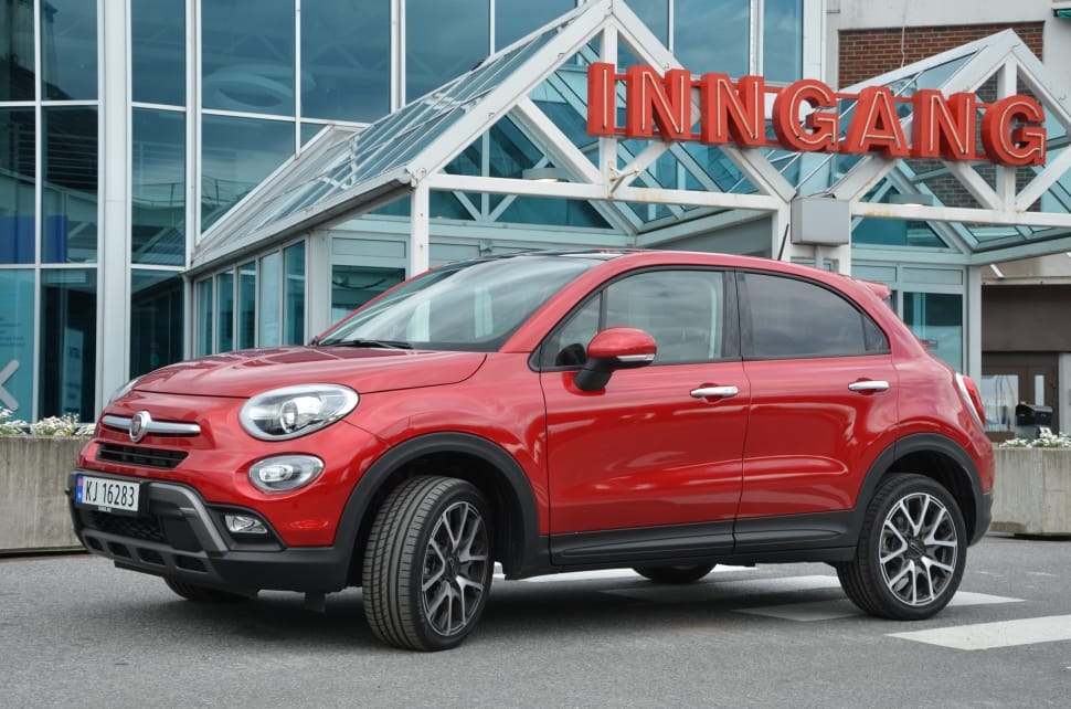 red fiat suv preview