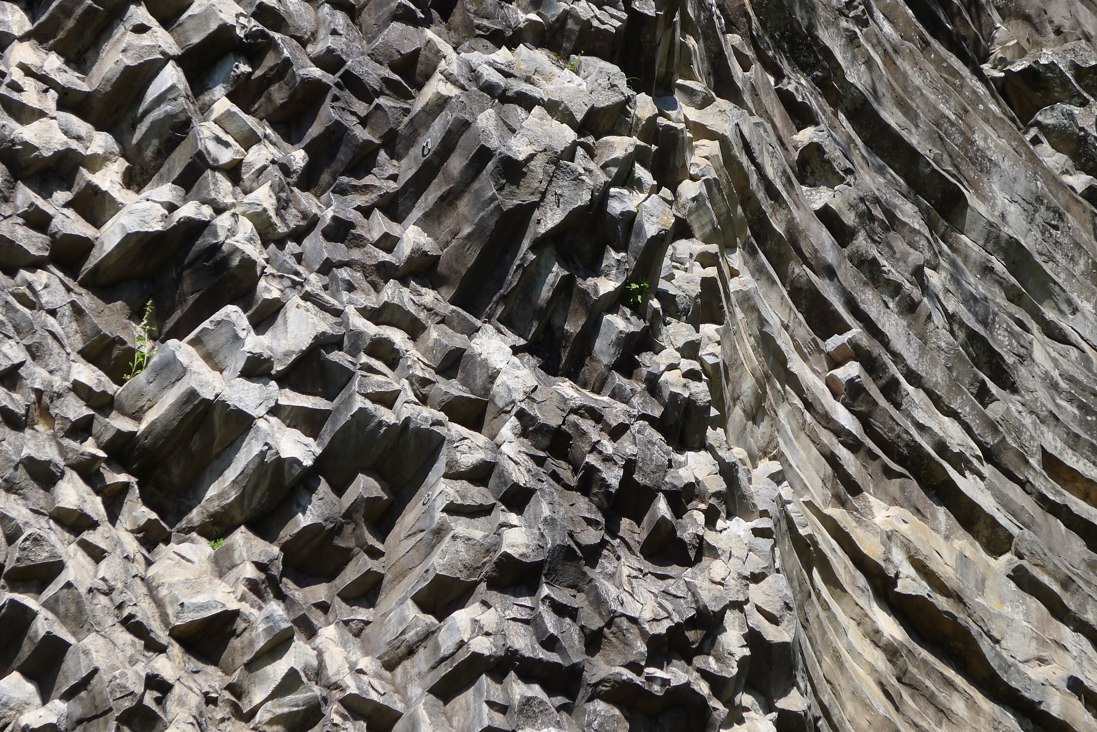 close up photo of gray boulders