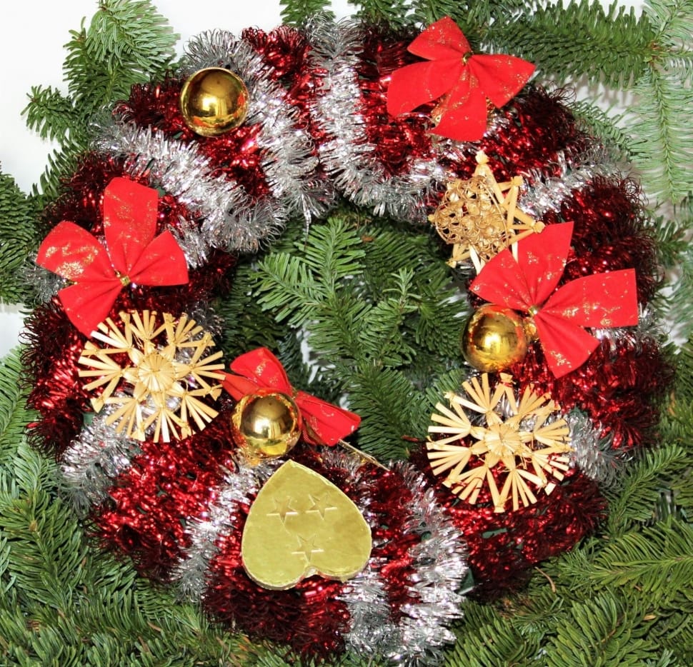 red grey and red christmas wreath preview