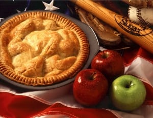 beige pie and three apples thumbnail