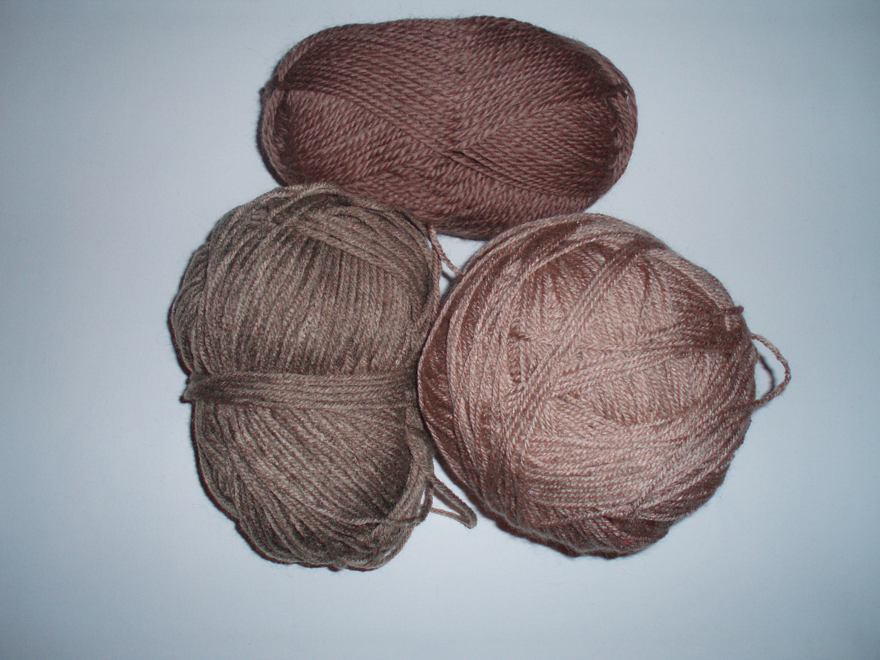 brown yarn tread