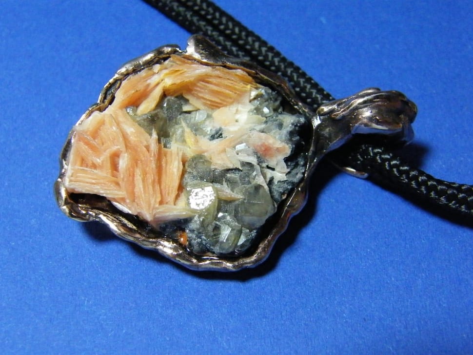 gray and brown geode pendant preview