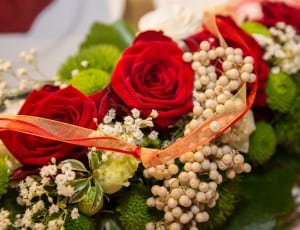 red roses centerpiece thumbnail