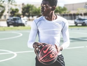 man playing basketball at open court thumbnail