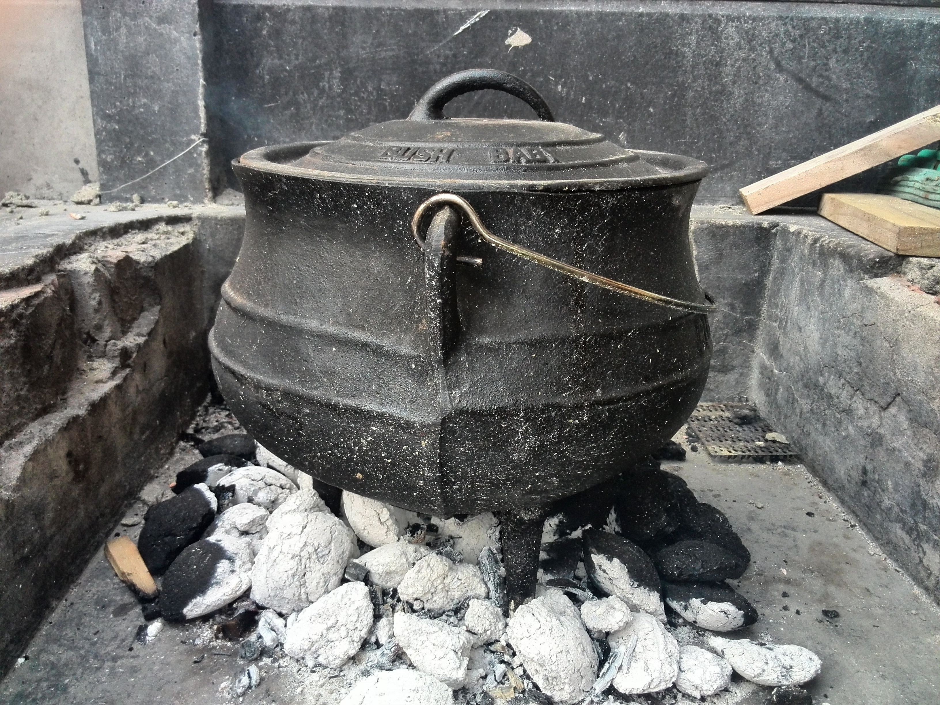 blacks steel large pot