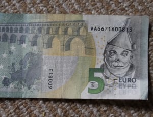 5 uero banknote thumbnail