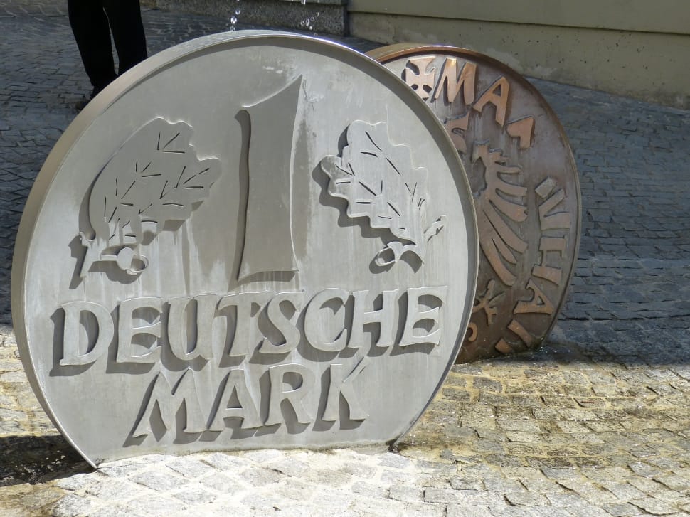 deutsche mark statue preview