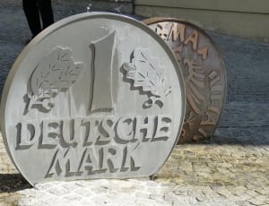 deutsche mark statue thumbnail