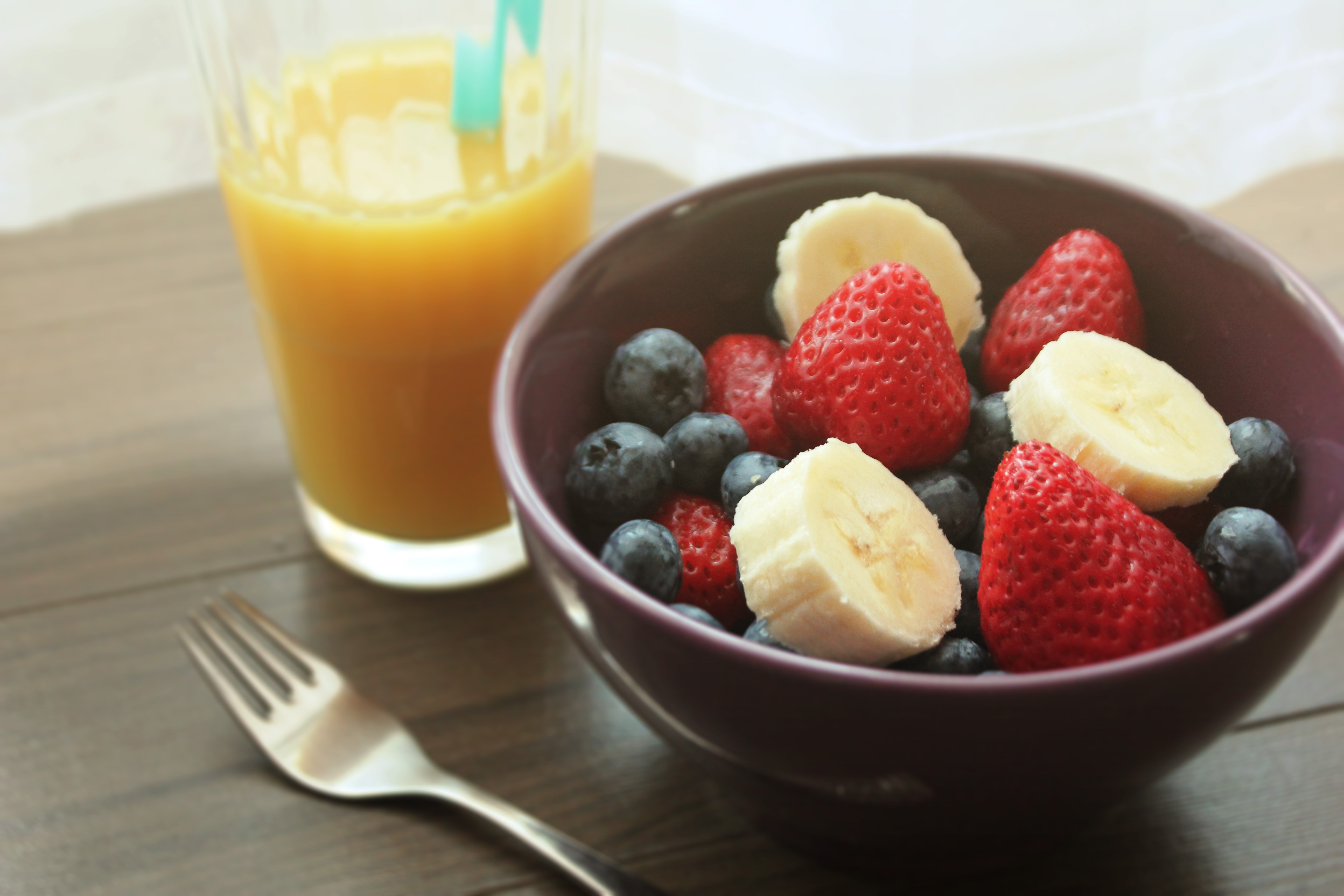 Ингредиенты фруктовые. Здоровый завтрак. Фрукты на завтрак. Полезная еда фрукты. Фруктовый завтрак.