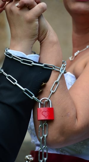 silver chain with red padlock thumbnail