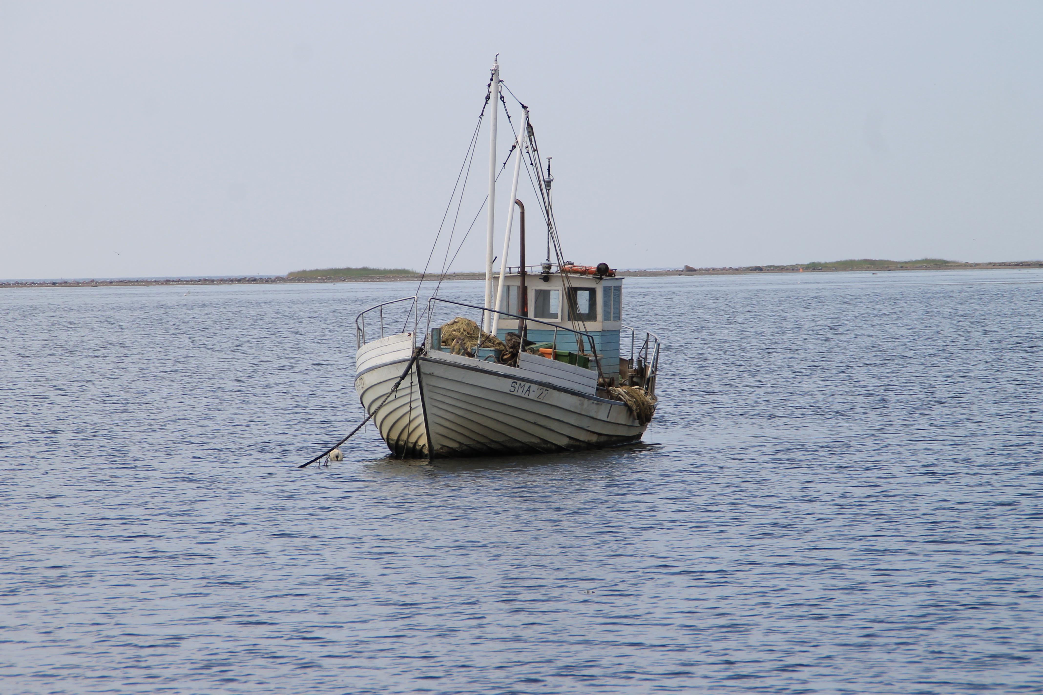 white fishing ship