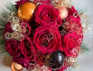 red flower bouquet with bauble thumbnail