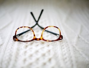 tortoise frame eyeglasses on white textile thumbnail
