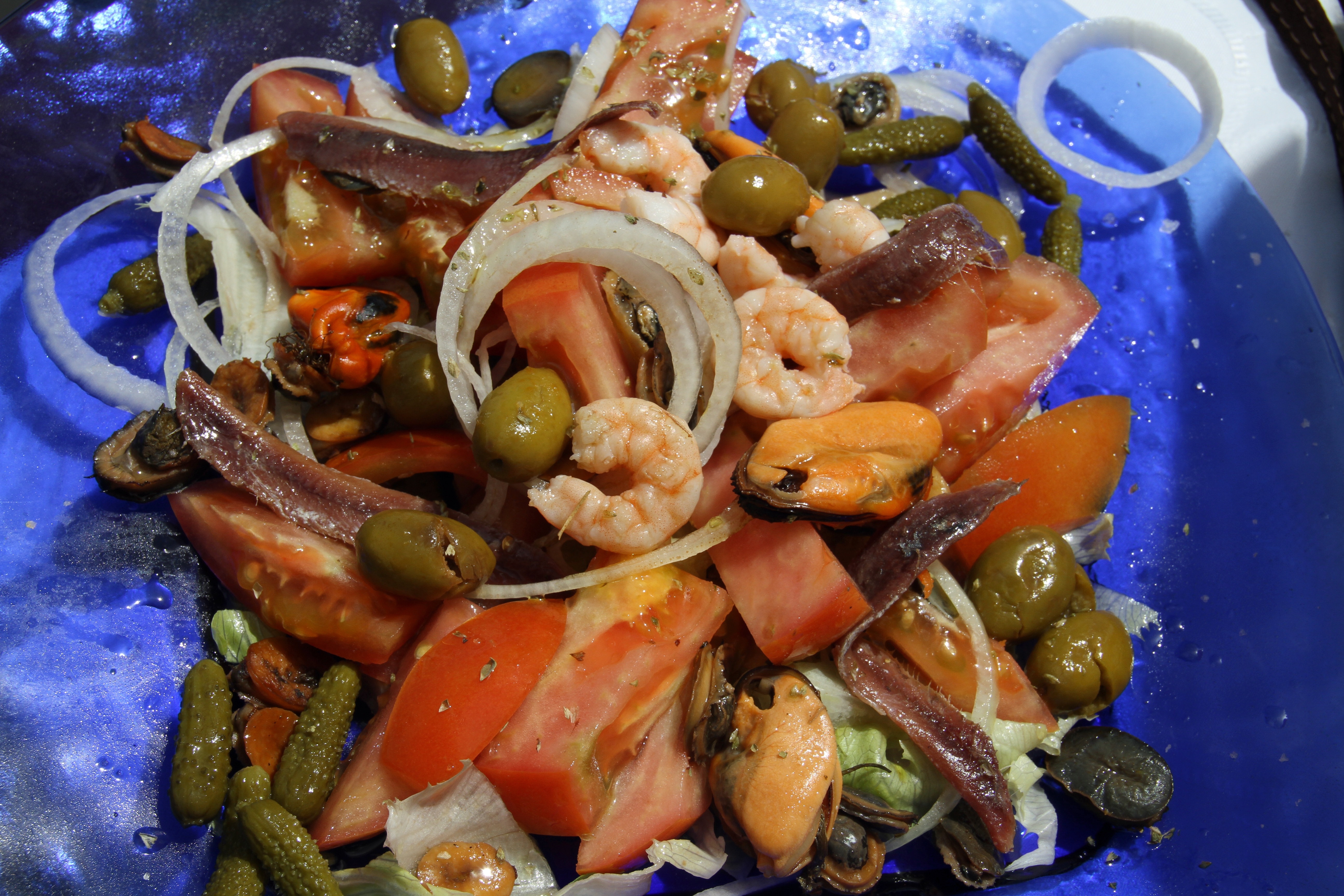 Морепродукты грибы. Морепродукты. Морепродукты с овощами. Необычные блюда с морепродуктами. Морские продукты с овощами.