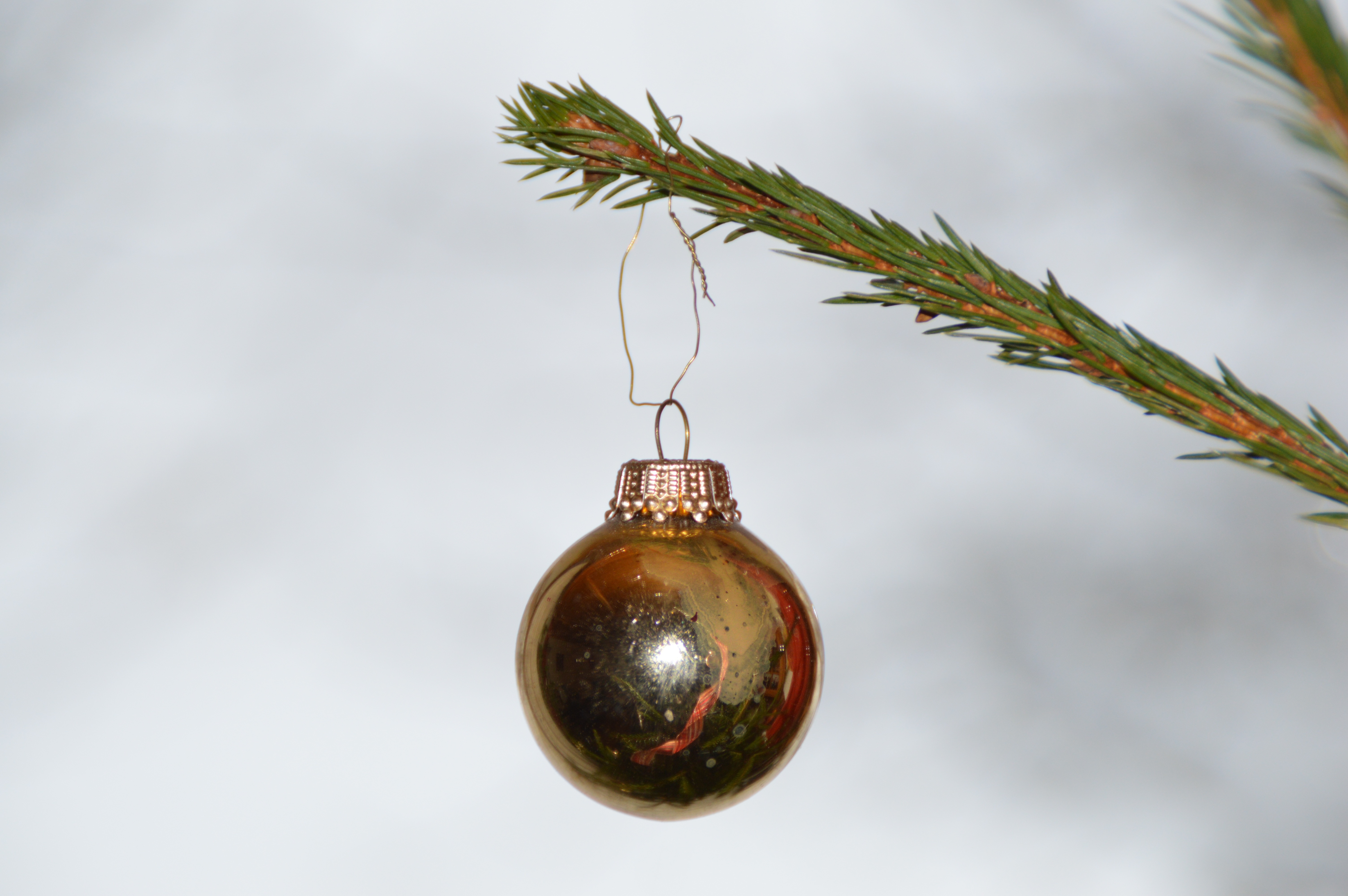 gold christmas bauble