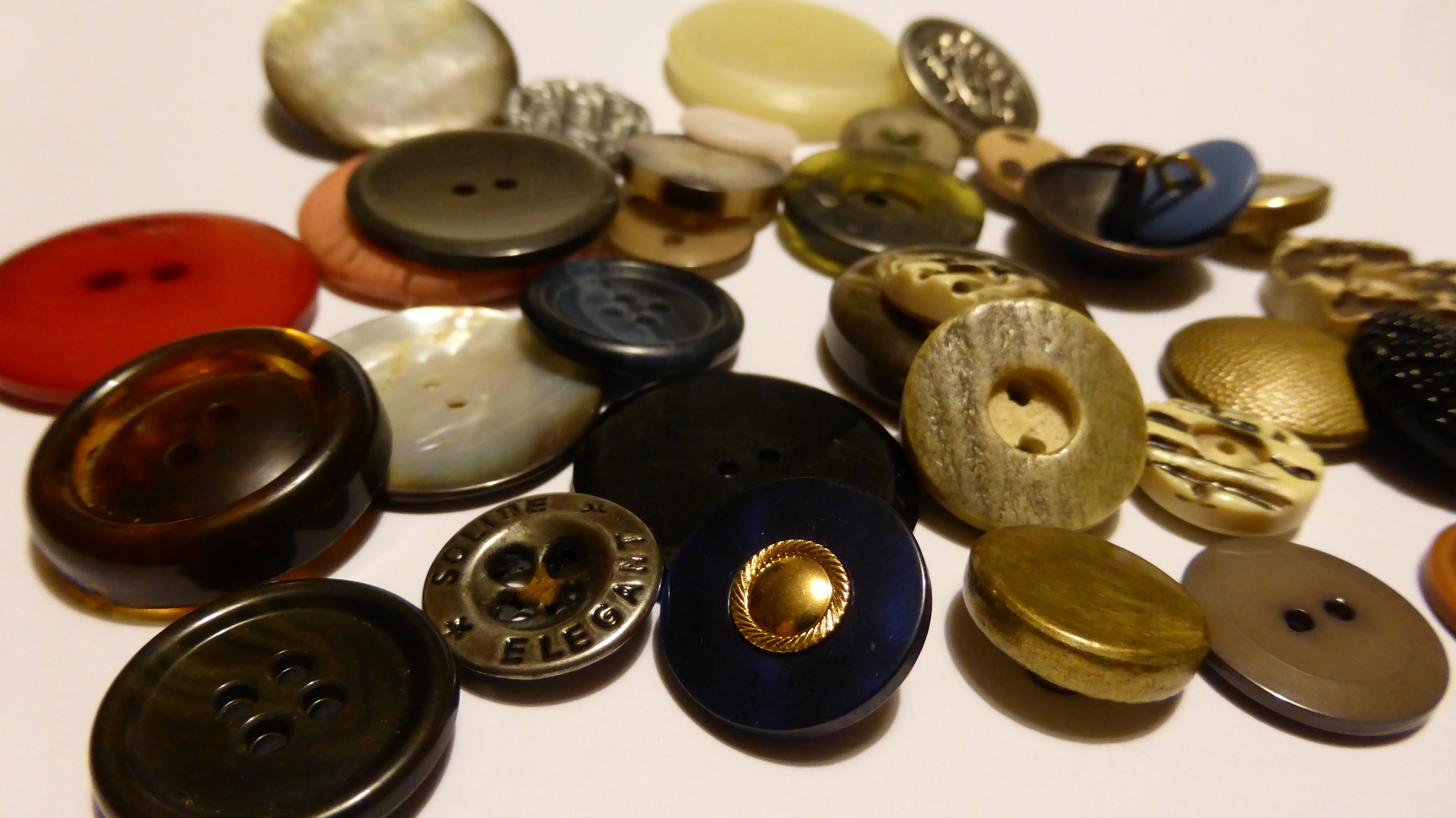 close up photography of assorted buttons