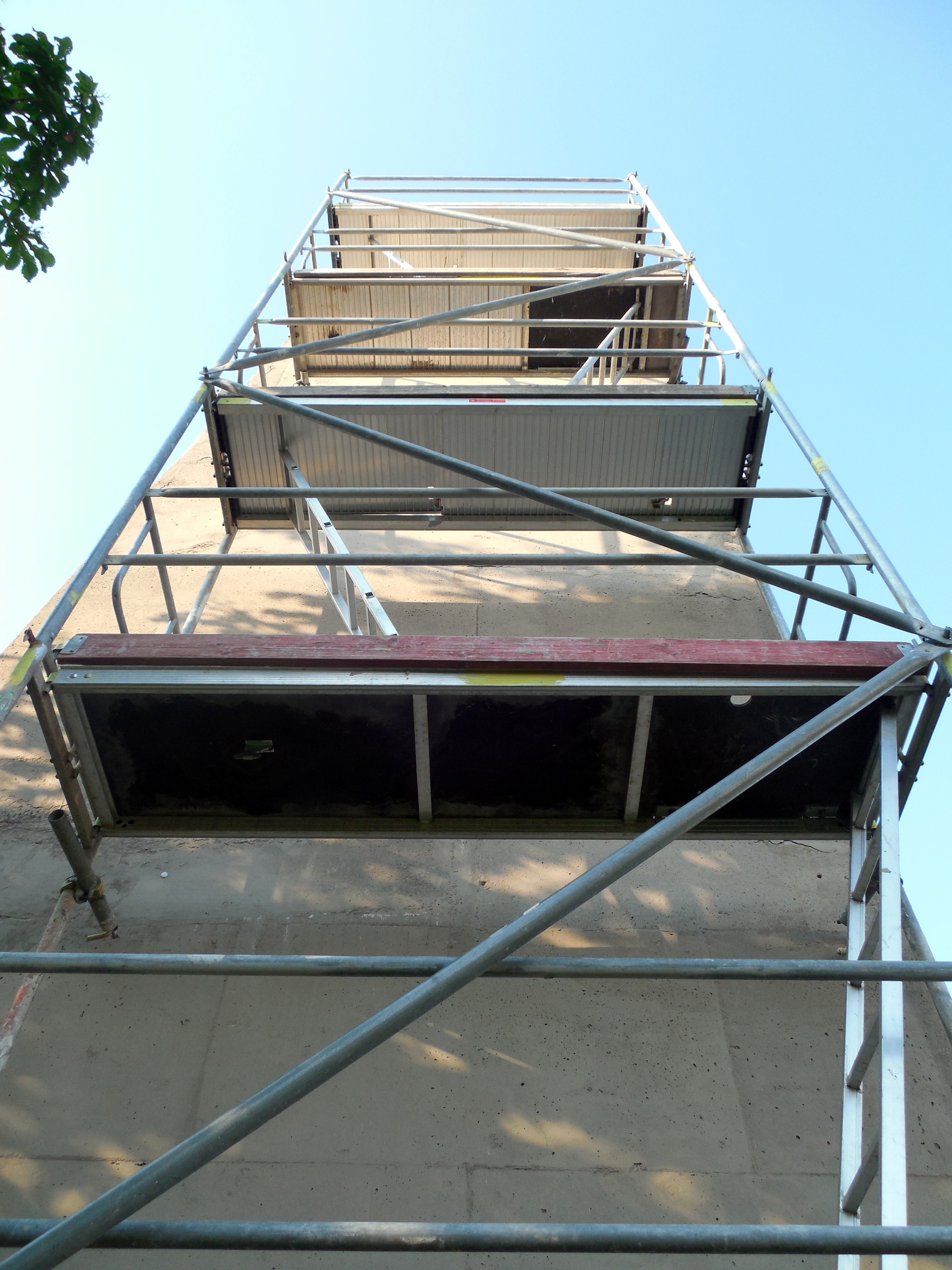 gray steel scaffolding