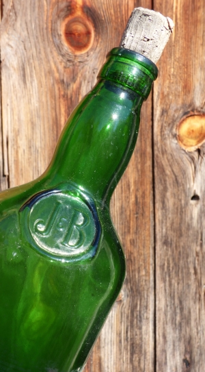 green j&b glass bottle free image - Peakpx