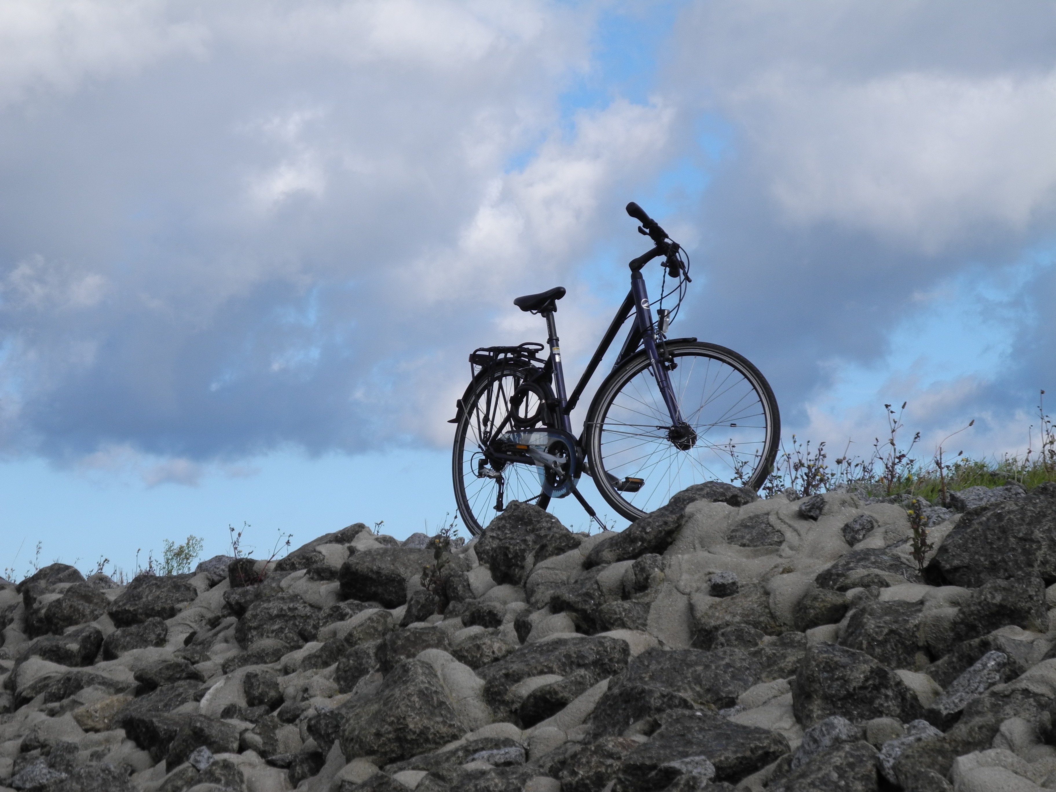 См велосипеды. Sky байк. Велосипед пиксабей. Ride a Bike cloudy. Ride motorbike Sky.