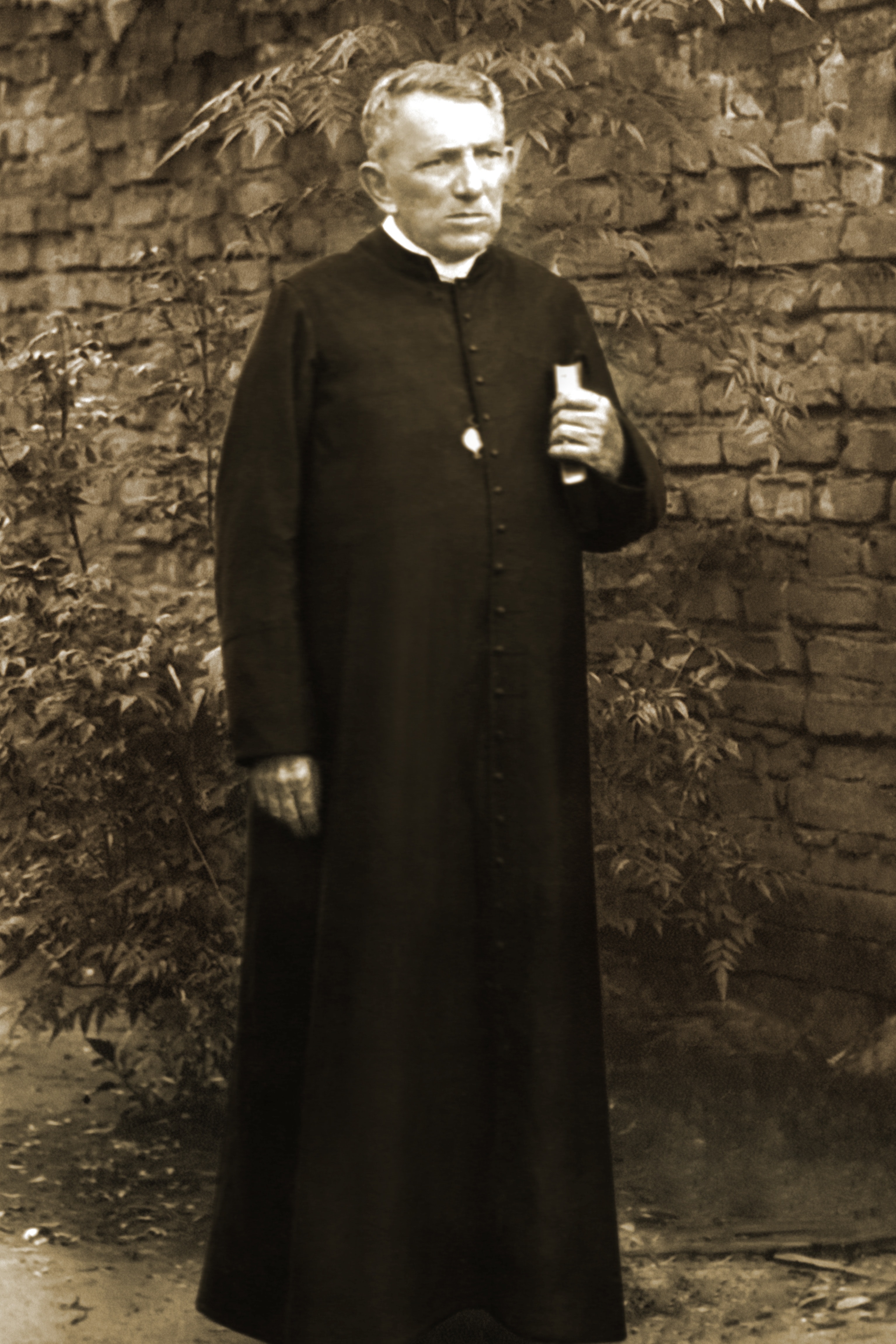 priest sephia photo