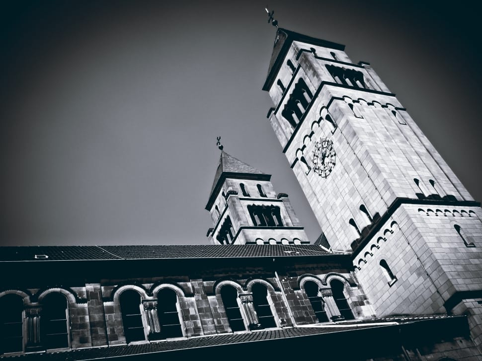 gray scale of castle preview