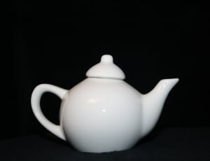 white ceramic kettle thumbnail