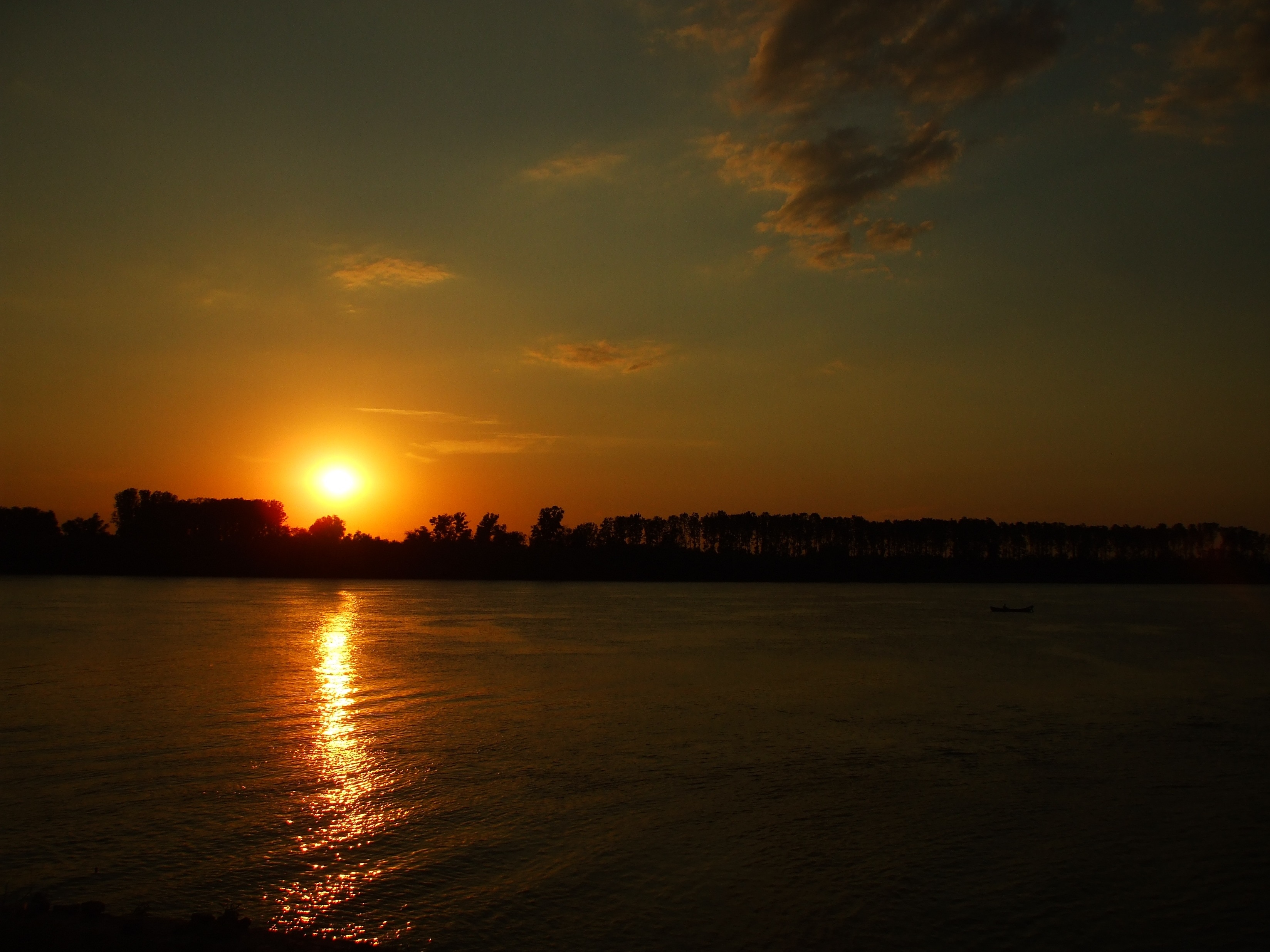 Вечером будет закат. Река, Сумерки, River. Сумерки на рекеыото. Сумерки вечер фото. Стамбул утром рассвет.