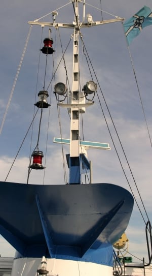 blue and white metal boat thumbnail