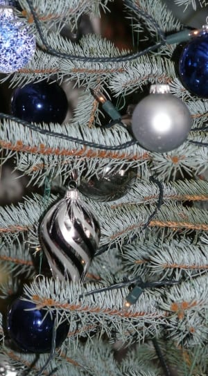 6 baubles and green christmas tree thumbnail