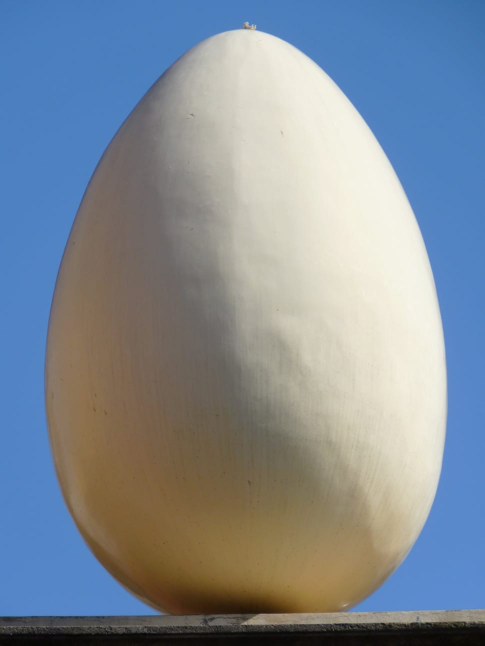 white egg statue preview