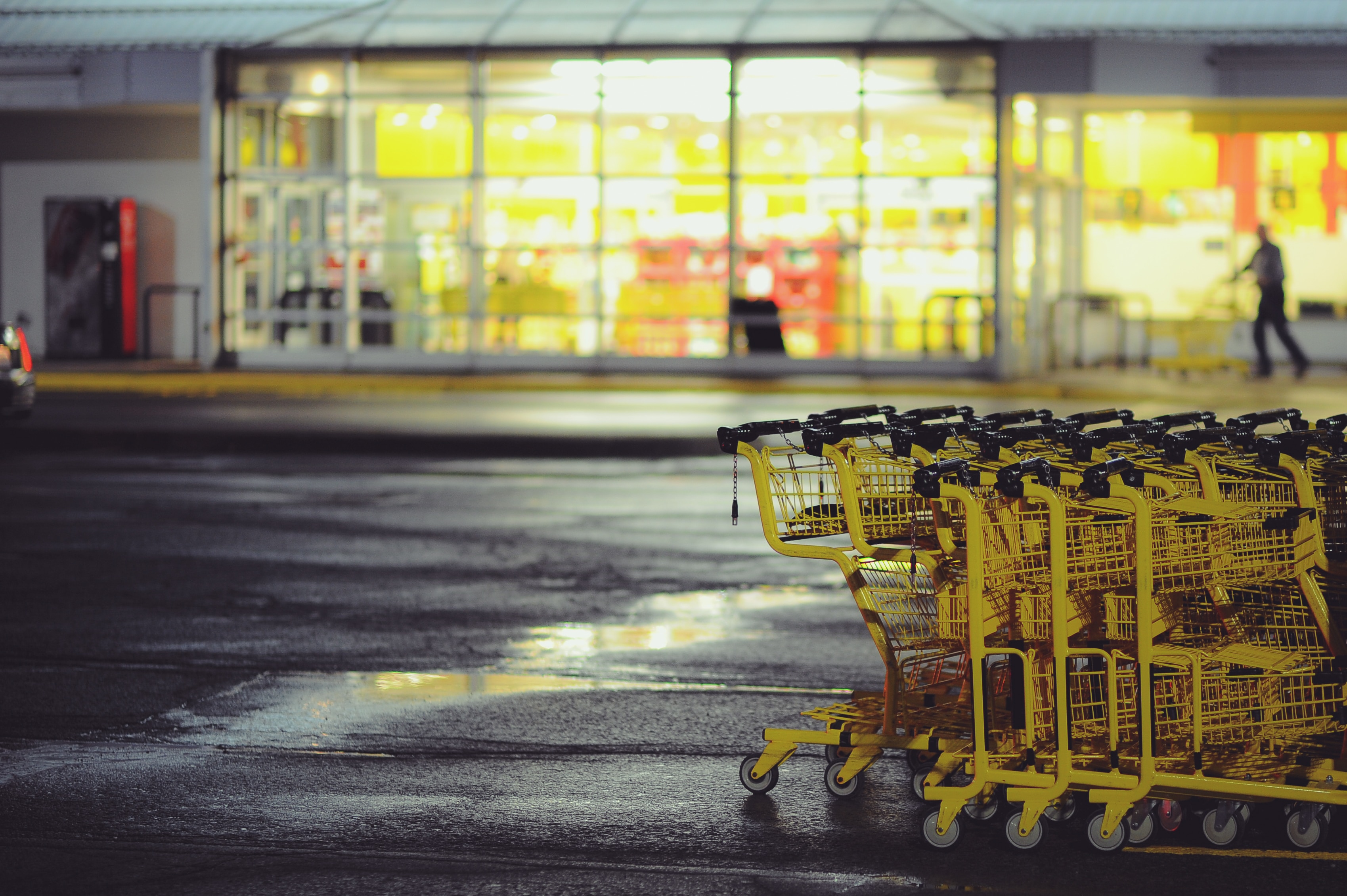 yellow steel shopping cards near grocery store in shallow focus photography
