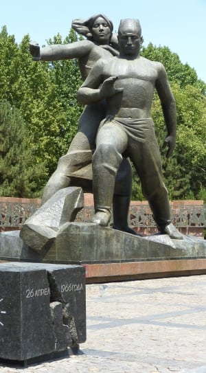 man and woman concrete statue thumbnail