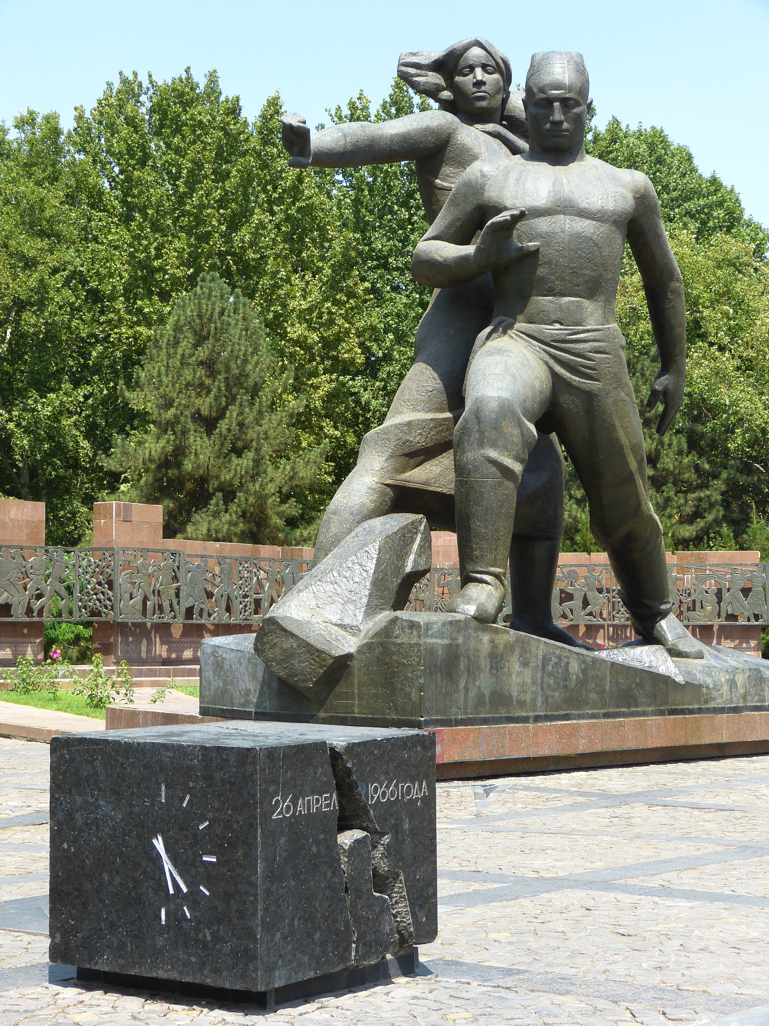 man and woman concrete statue