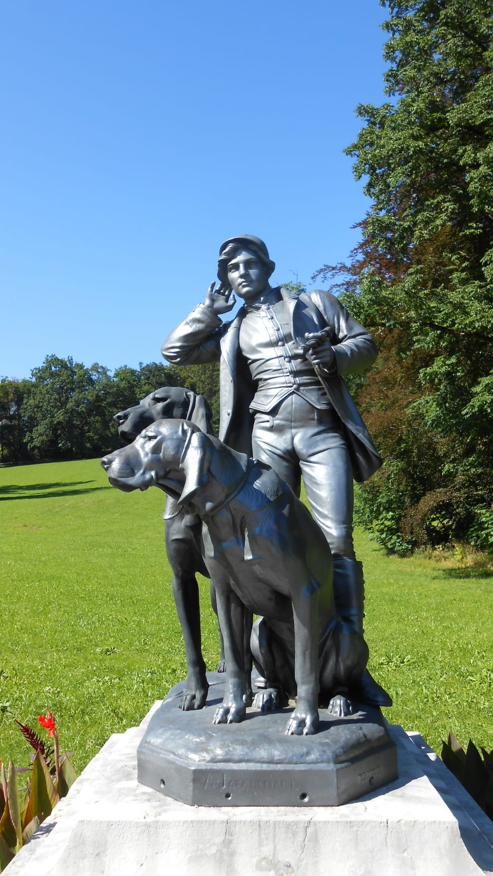 man with 2 dogs gray statue preview