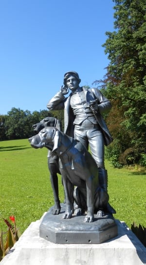 man with 2 dogs gray statue thumbnail