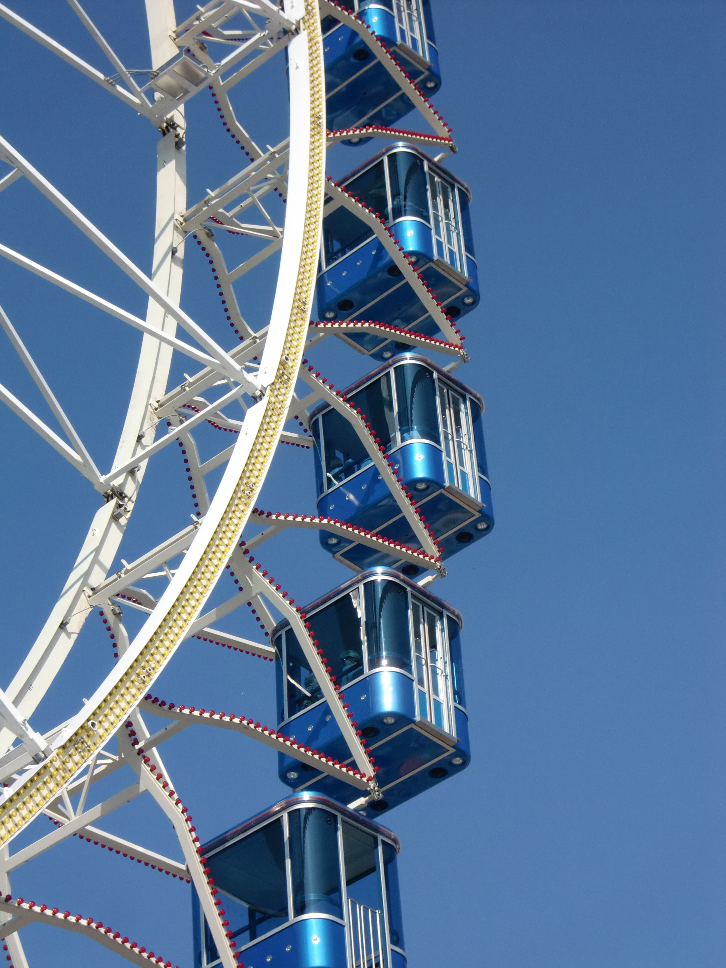blue and white ferris wheel