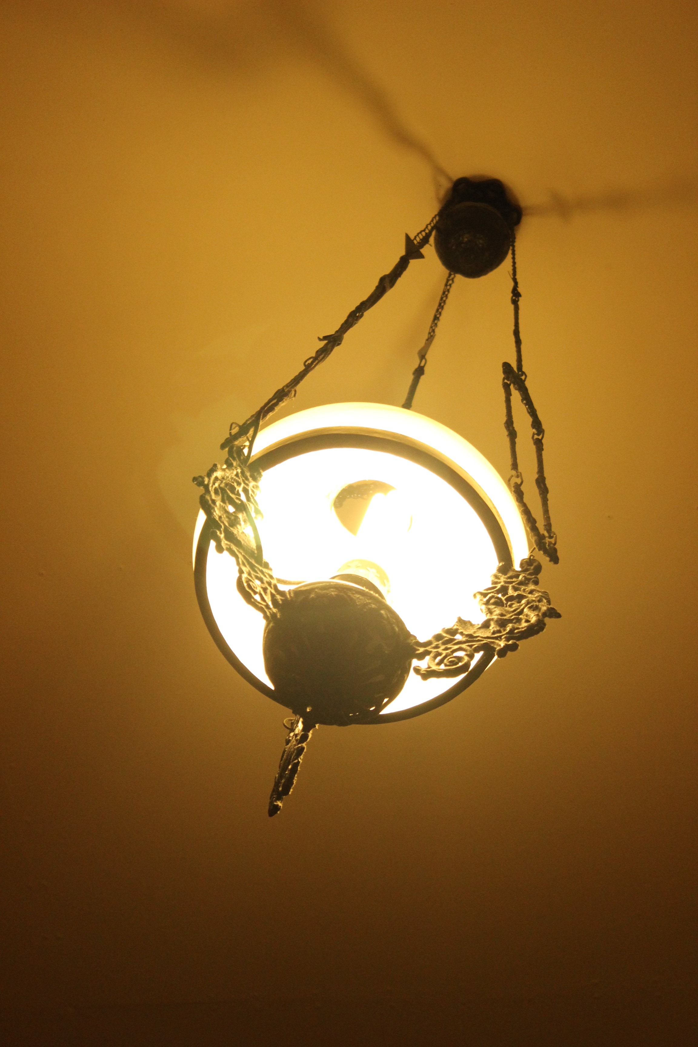 black metal frame pendant lamp creating shadow on ceiling