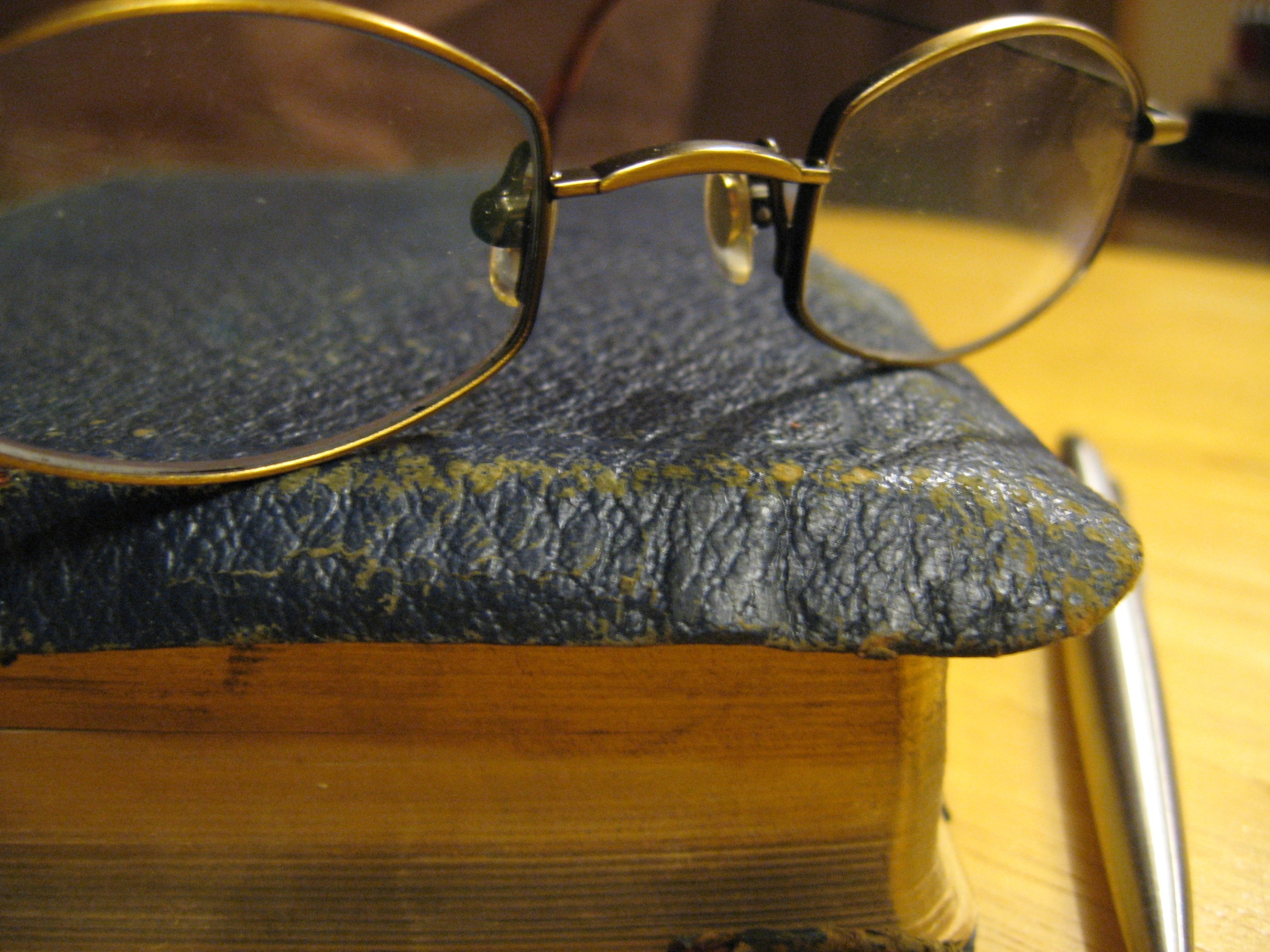 gold framed eyeglasses