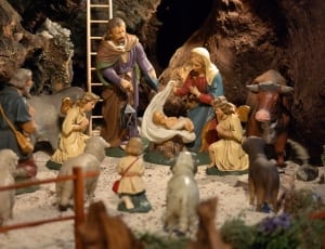 nativity scene figurine set thumbnail