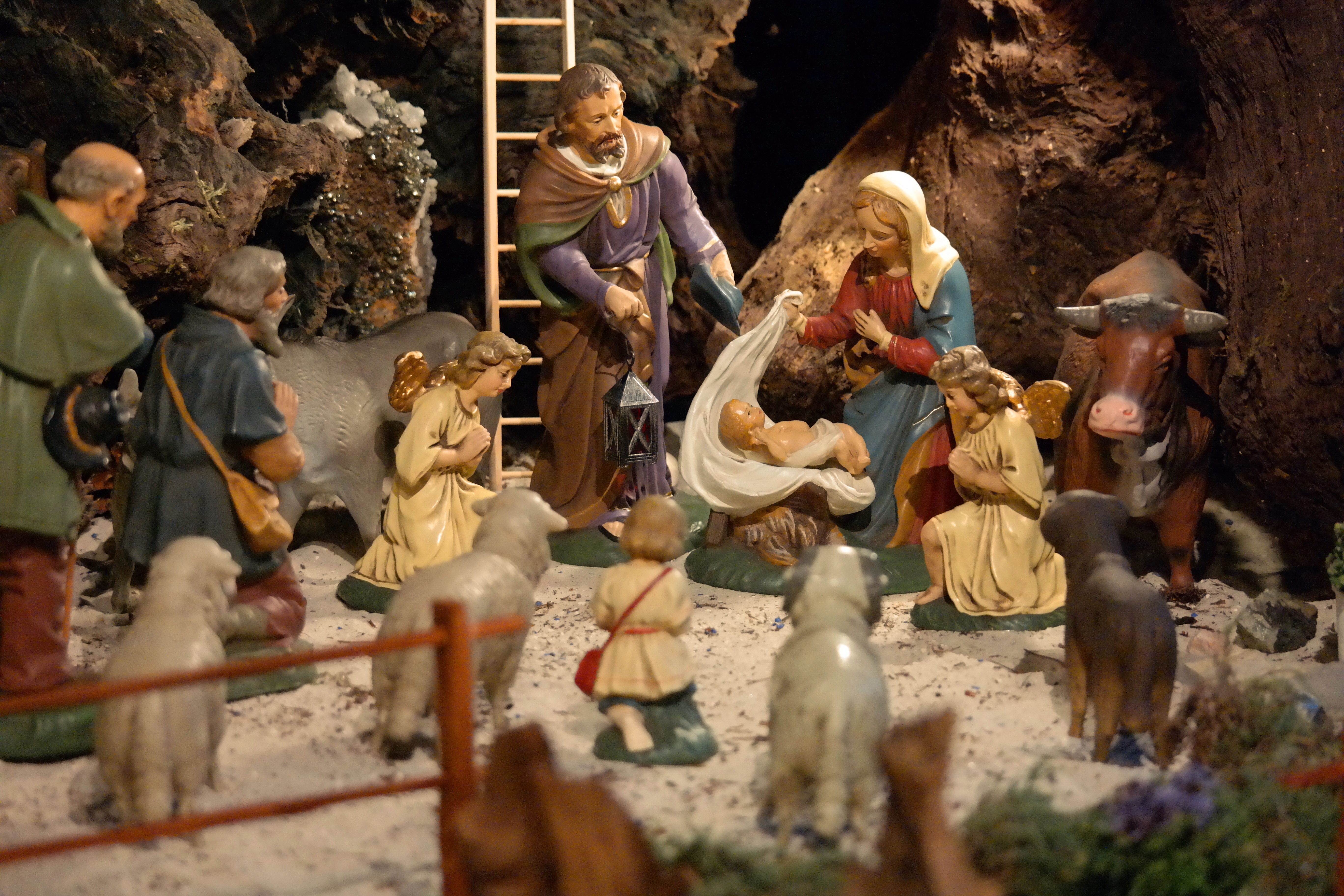 nativity scene figurine set