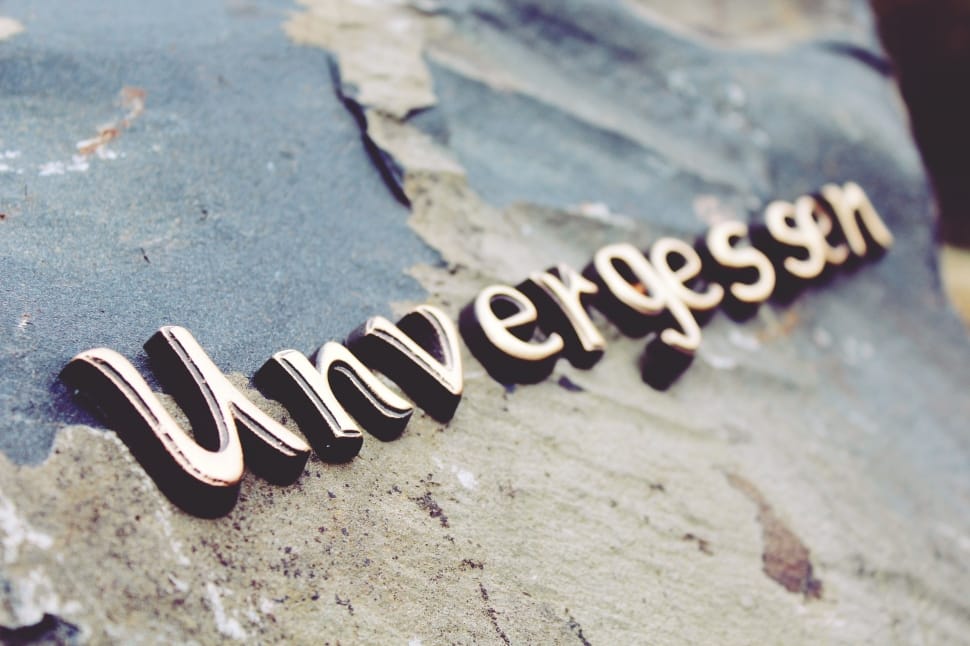 unvergesen freestanding letters preview