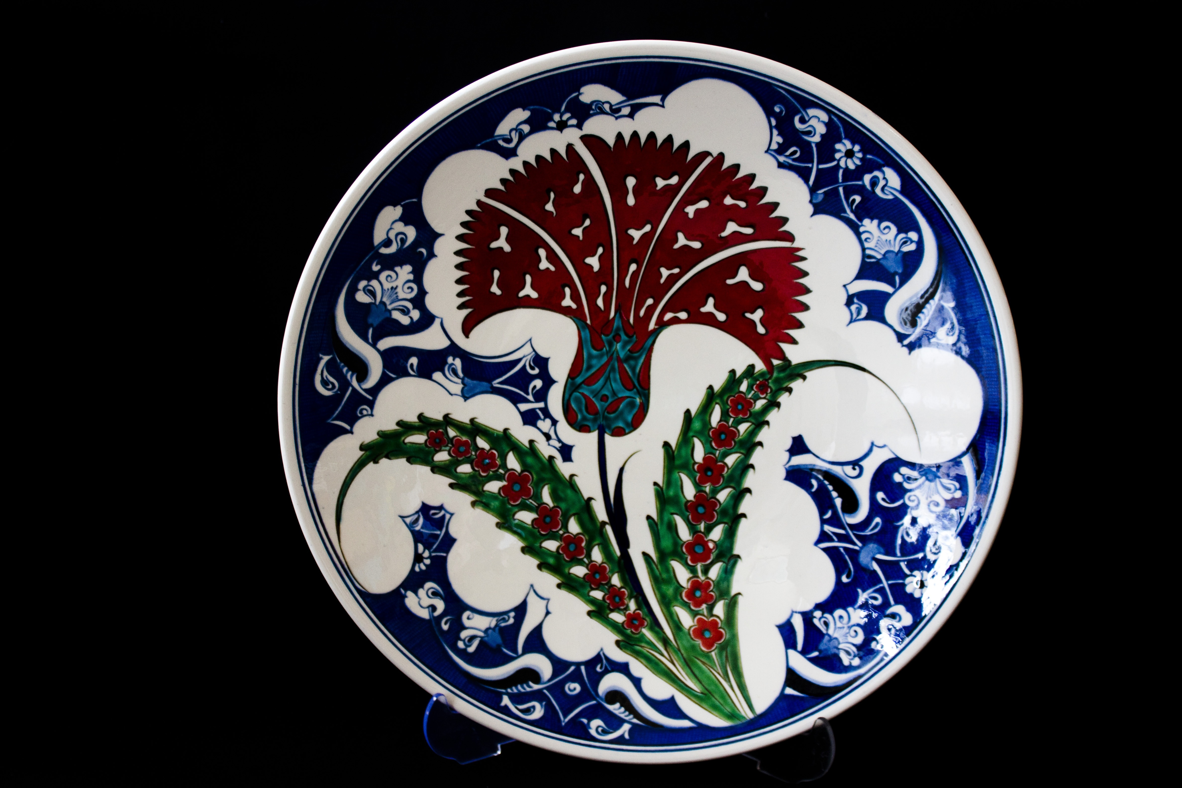 white red and blue printed decorative plate