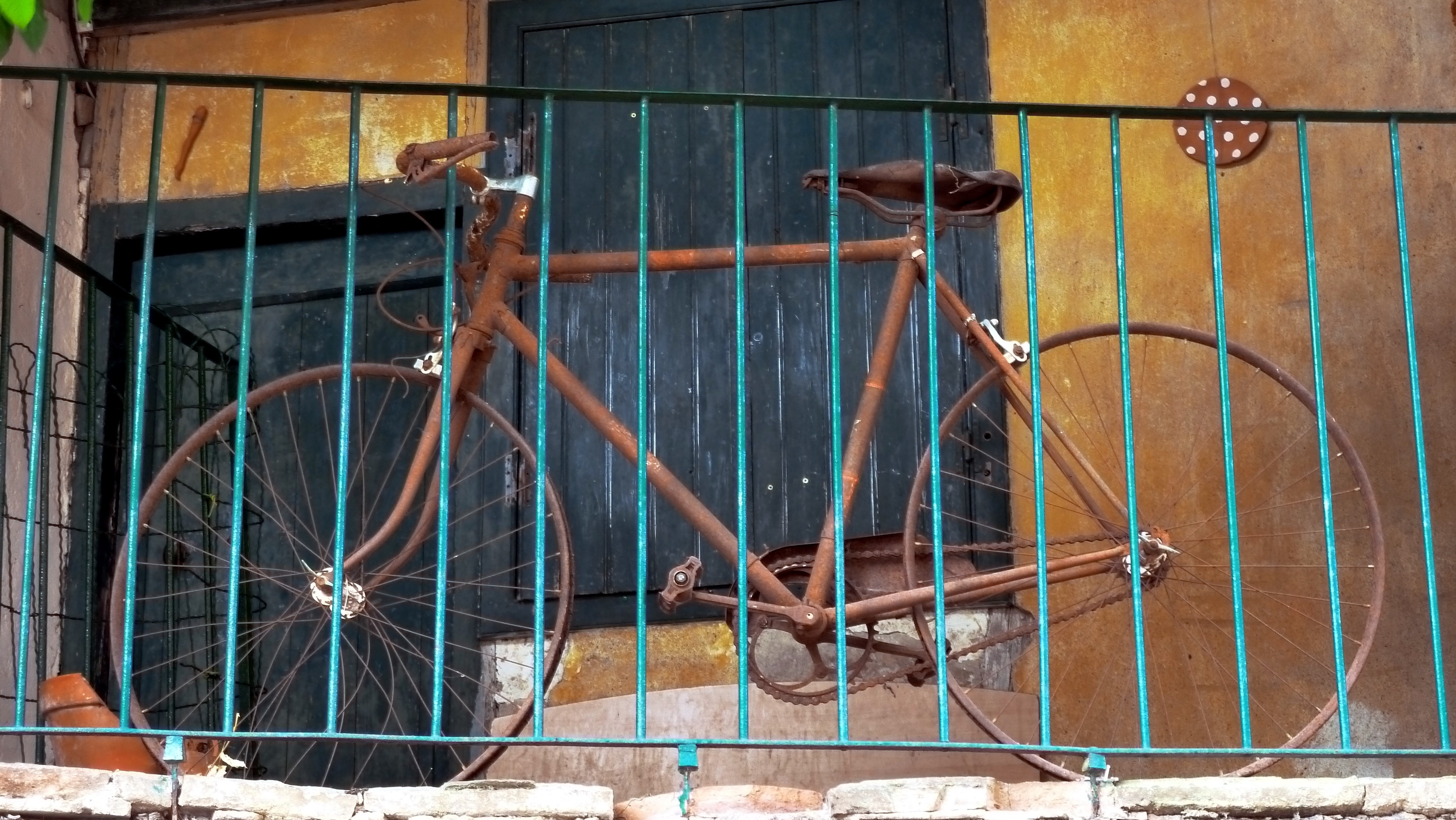 brown road bike