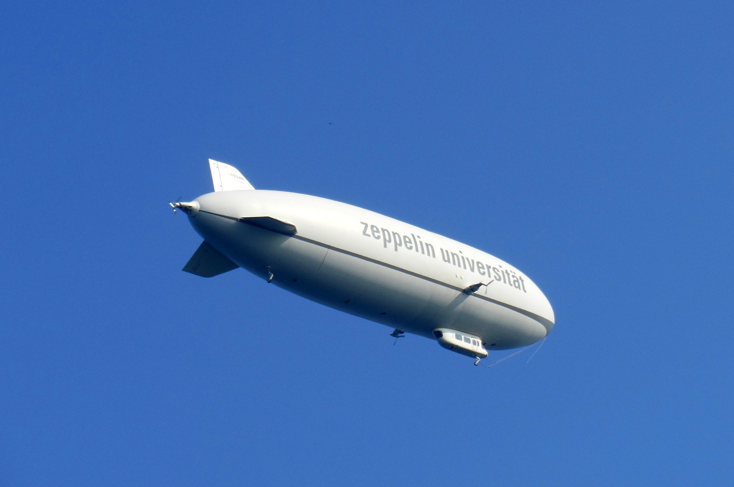 white zeppelin universitat aircraft