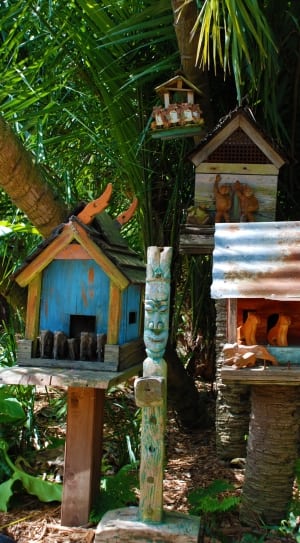 4 wooden birdhouses thumbnail