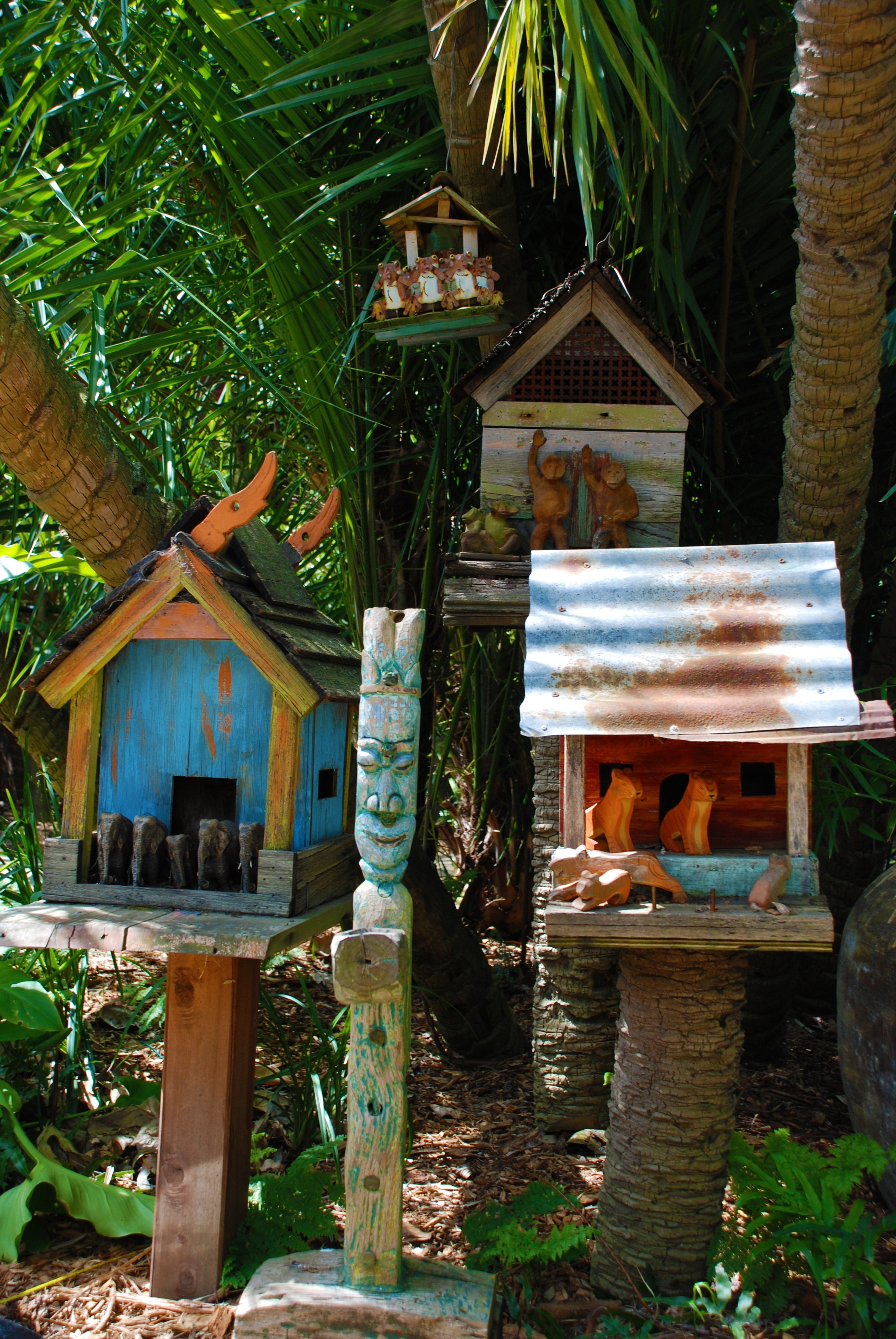 4 wooden birdhouses