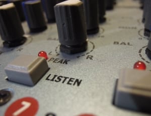 gray audio component thumbnail