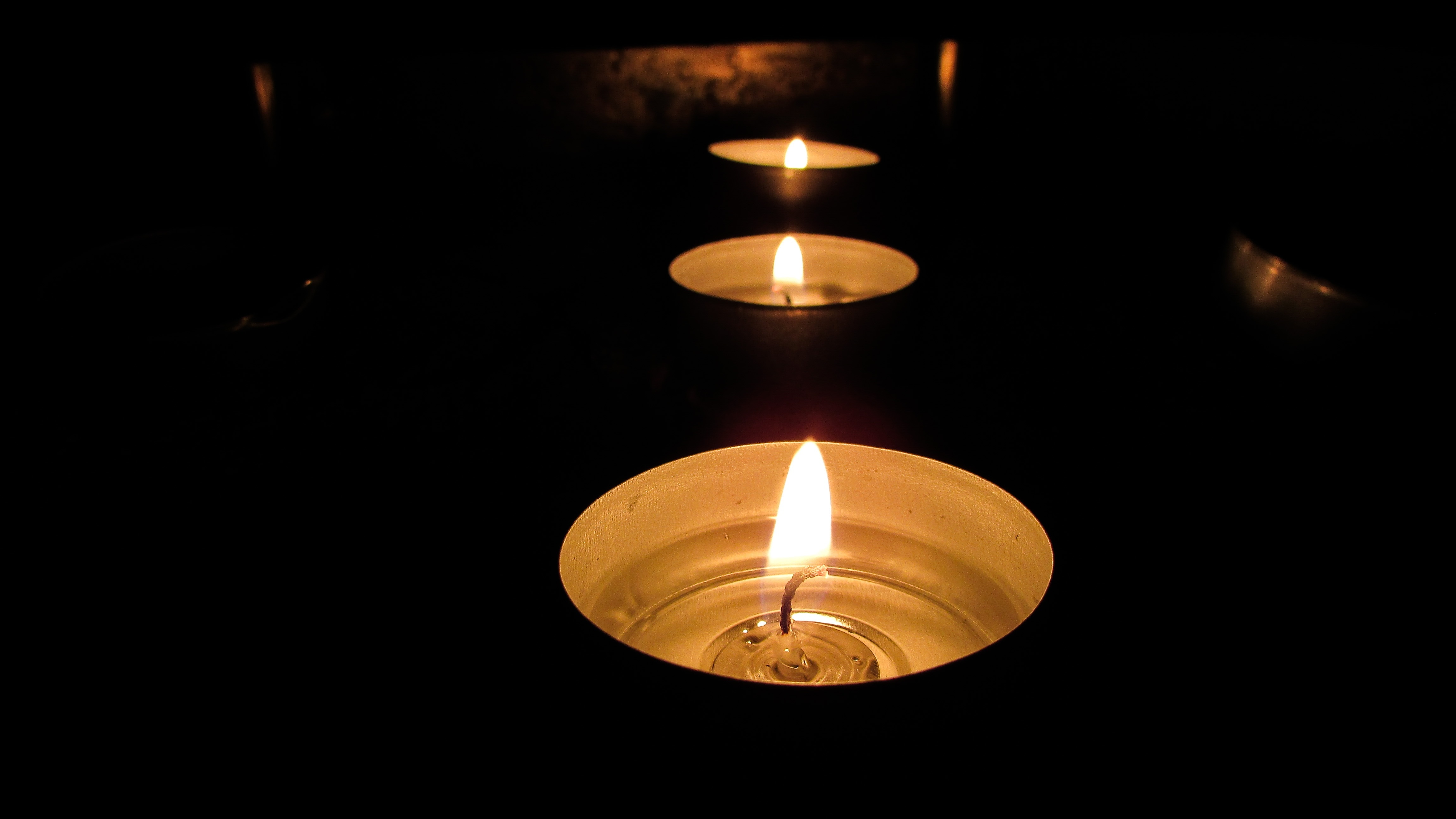 3 tealight candles