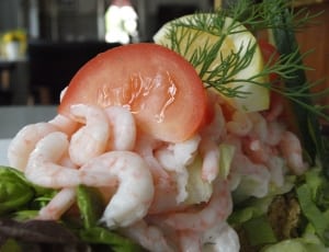 raw shrimp sliced tomato and sliced lemon thumbnail