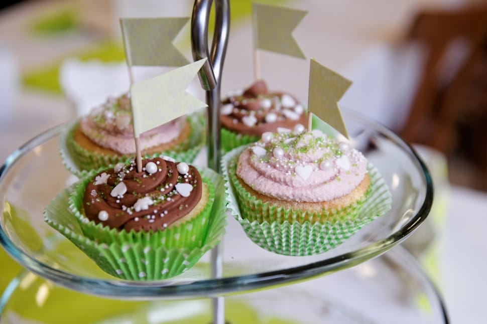 clear glass saucer;cupcakes preview